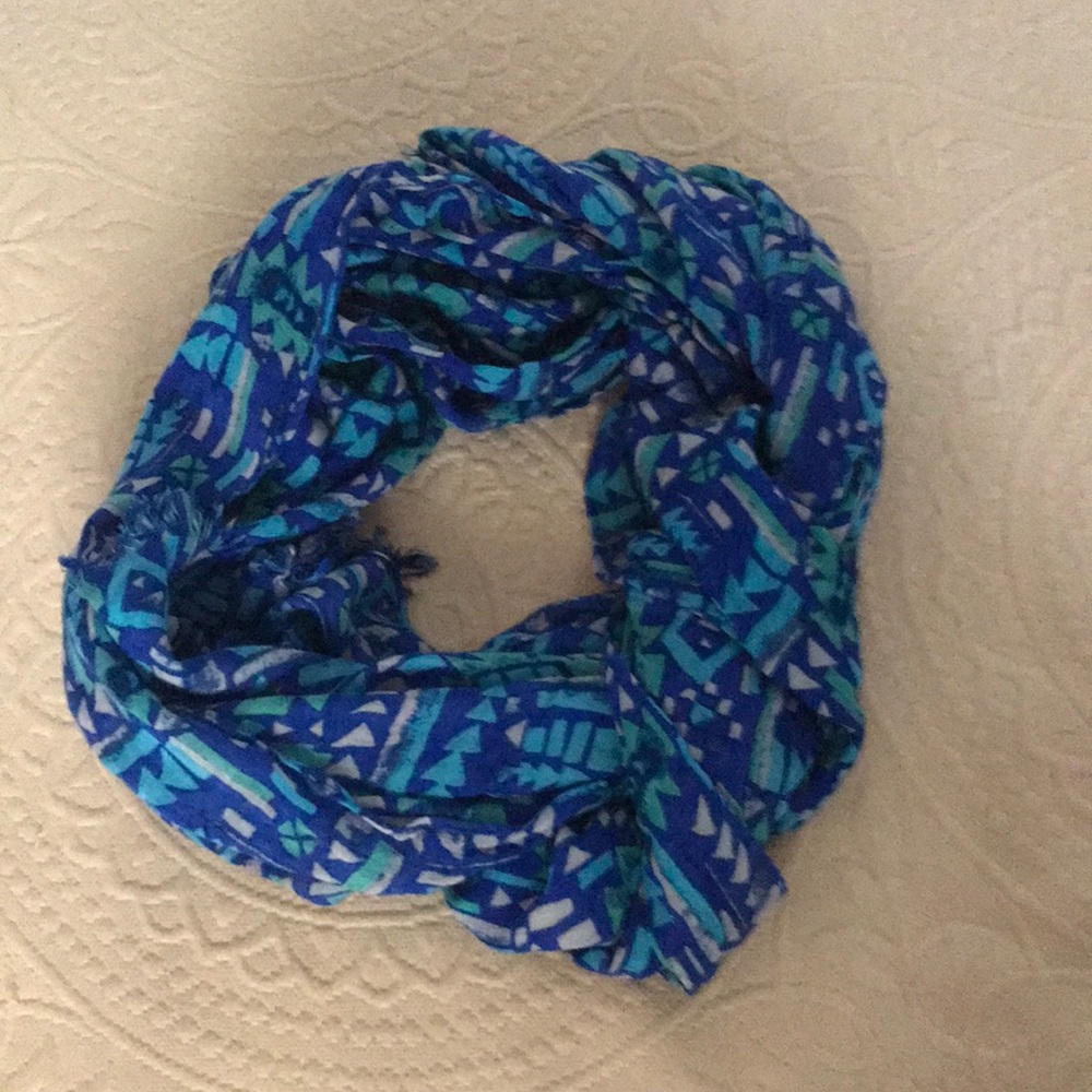Scarfs - Picture 3 of 8